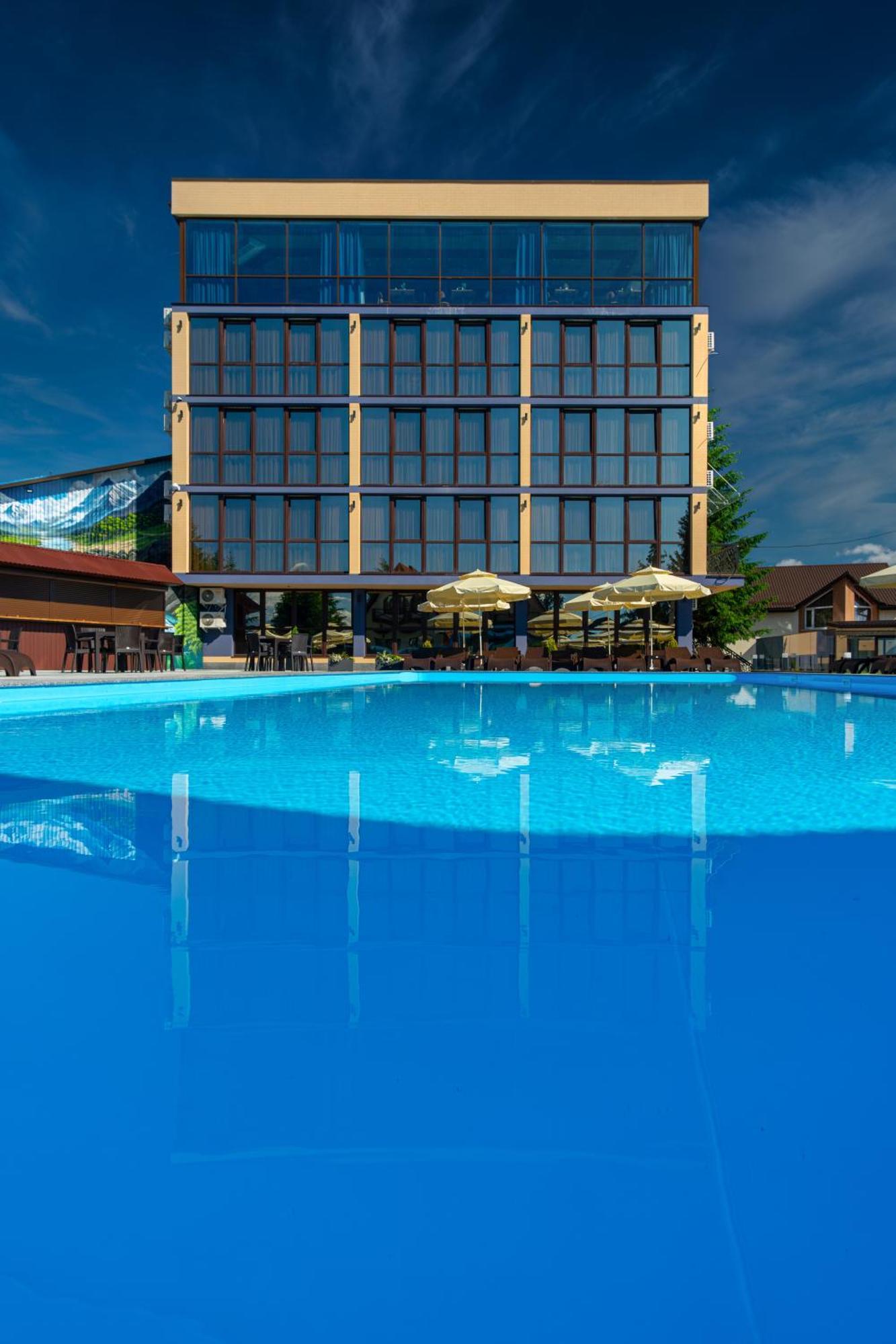 Summit Otel Yablunytsia Dış mekan fotoğraf