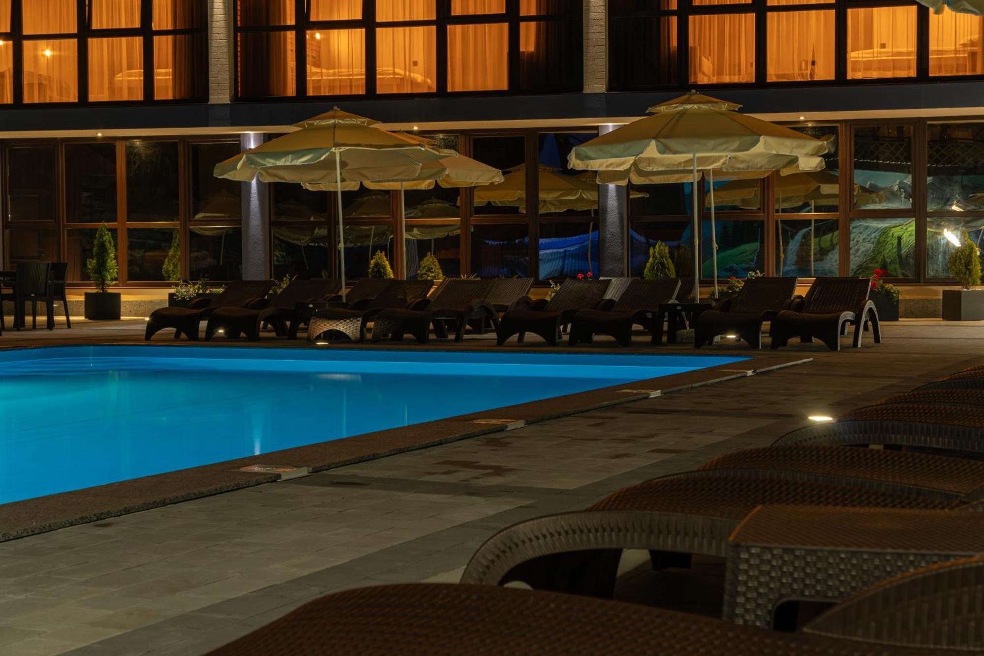 Summit Otel Yablunytsia Dış mekan fotoğraf